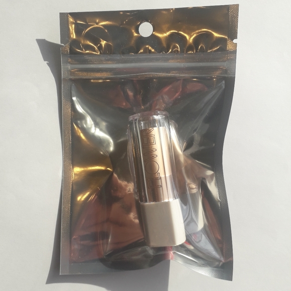 Flower Beauty Petal Pout Lipstick - Cruelty Free - matte Pigmented (Hibi… - Picture 9 of 12